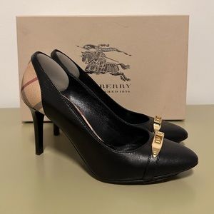 Burberry black leather pumps Size 5 with gold accent buckle details